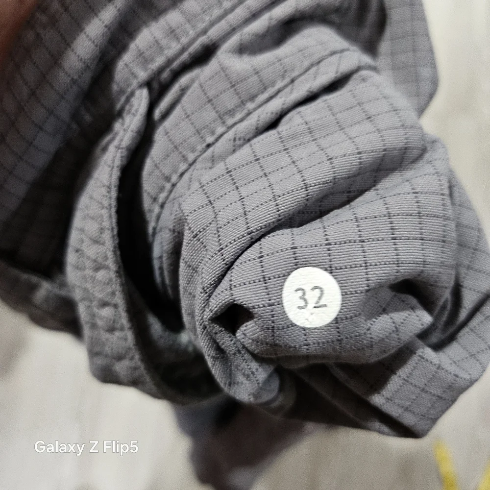 Lululemon Mens Kahuna Golf Shorts Size 32 Gray Check Chino Nylon - Picture 8 of 8